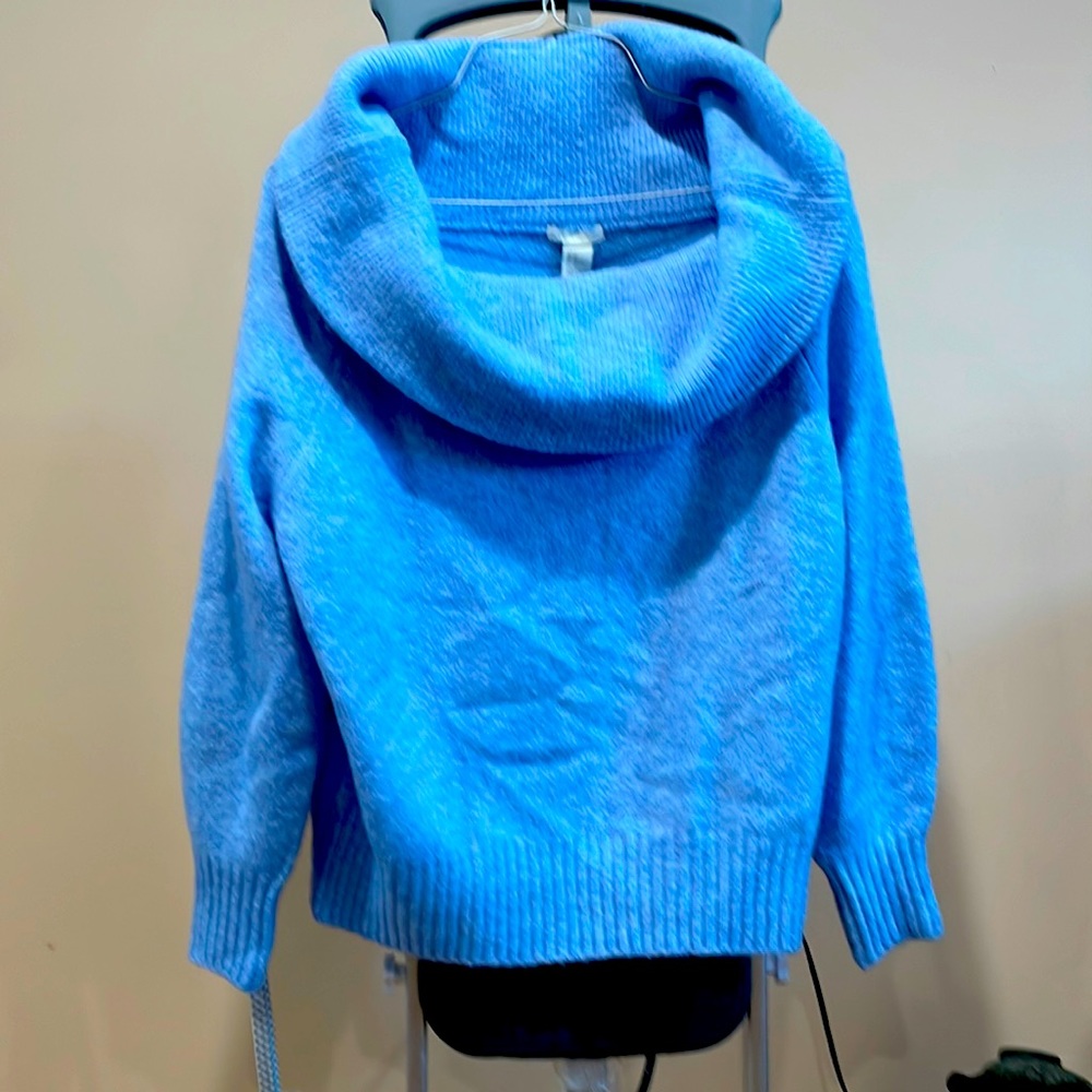 H&M sweater blue sz M with hooded color